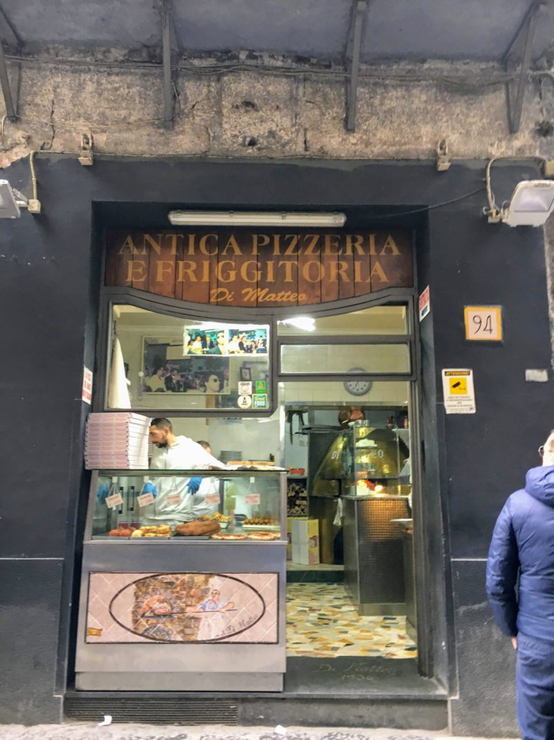 美食の町イタリア ナポリでピザ を食ベ歩き オススメの美味しい店は 旅logシェア