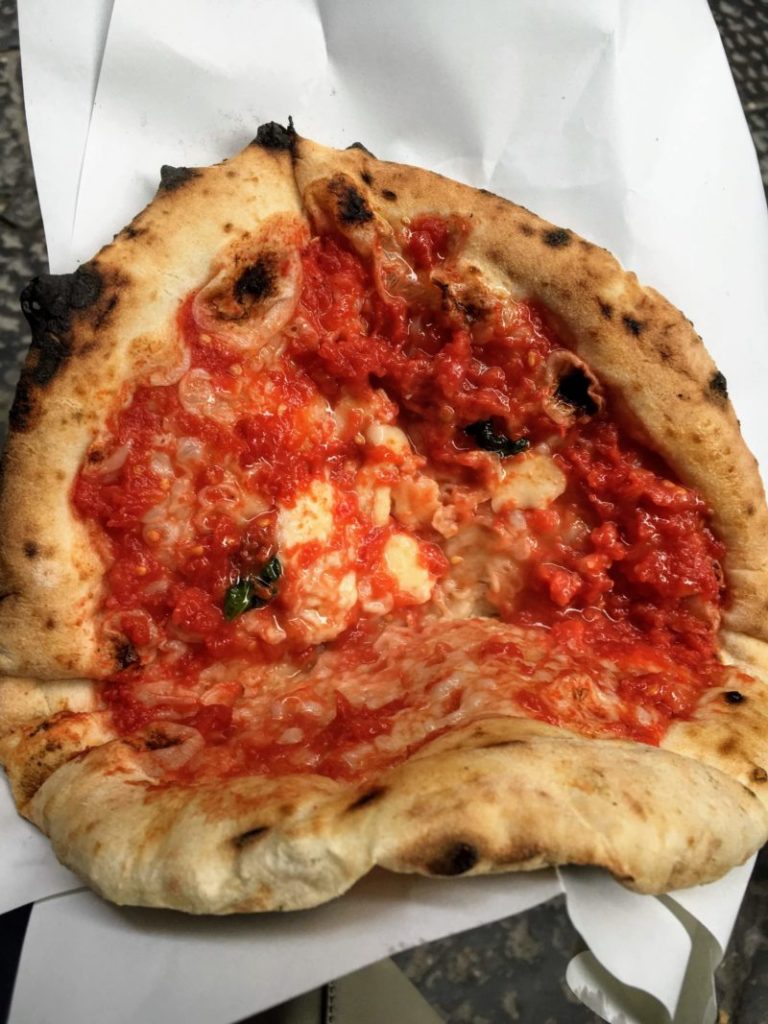 ナポリのディ・マッテオのピザ